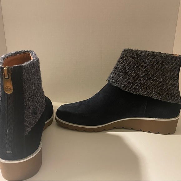 Adrienne Vittadini NAVY Tevin Suede Wedge Bootie Knit Cuff NWOB - 9.5 - Picture 11 of 11
